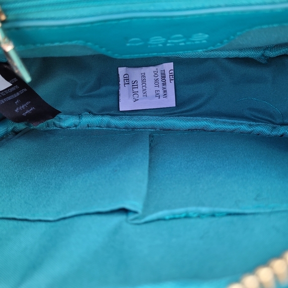 New bebe Kayla New Logo Camera Crossbody Teal Color - Picture 6 of 10